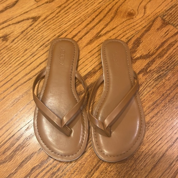 J Crew Woman’s Brown Flip Flops Size 5 - Picture 2 of 6